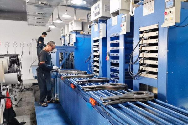 첨단 제조 장비